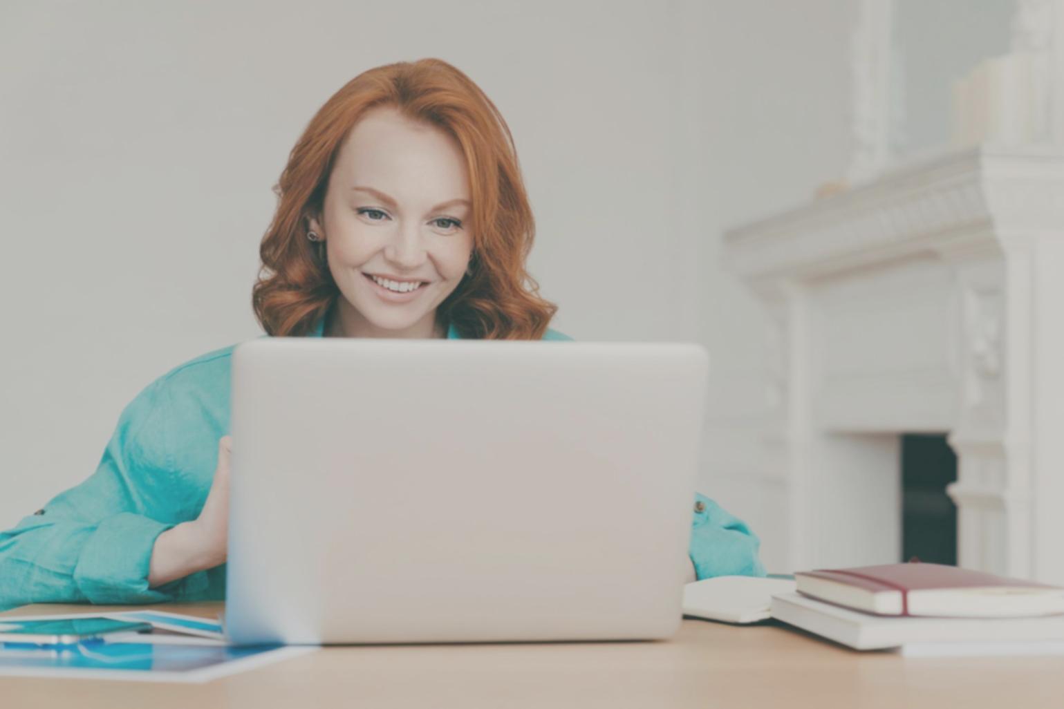 Teilnehmende beim gemeinsamen Arbeiten an Finanzkonzepten